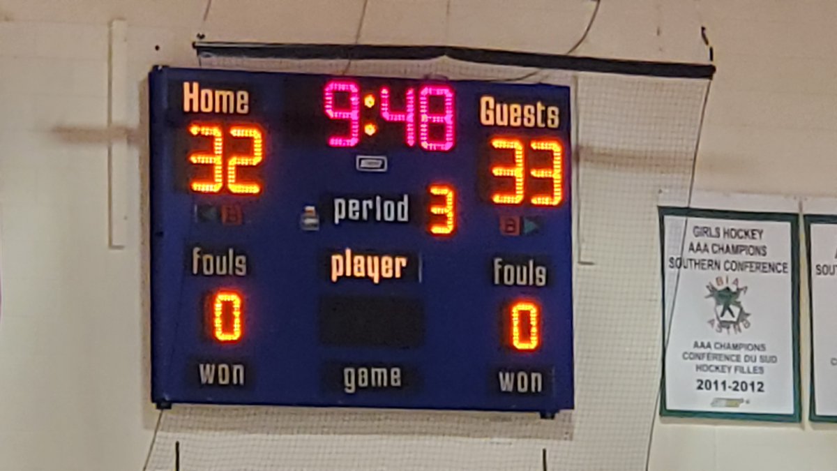 Leo Hayes vs Sussex is everything as advertised. Lions hitting from deep, Sussex attacking the paint. Sussex leads 33-32 after 20 mins.