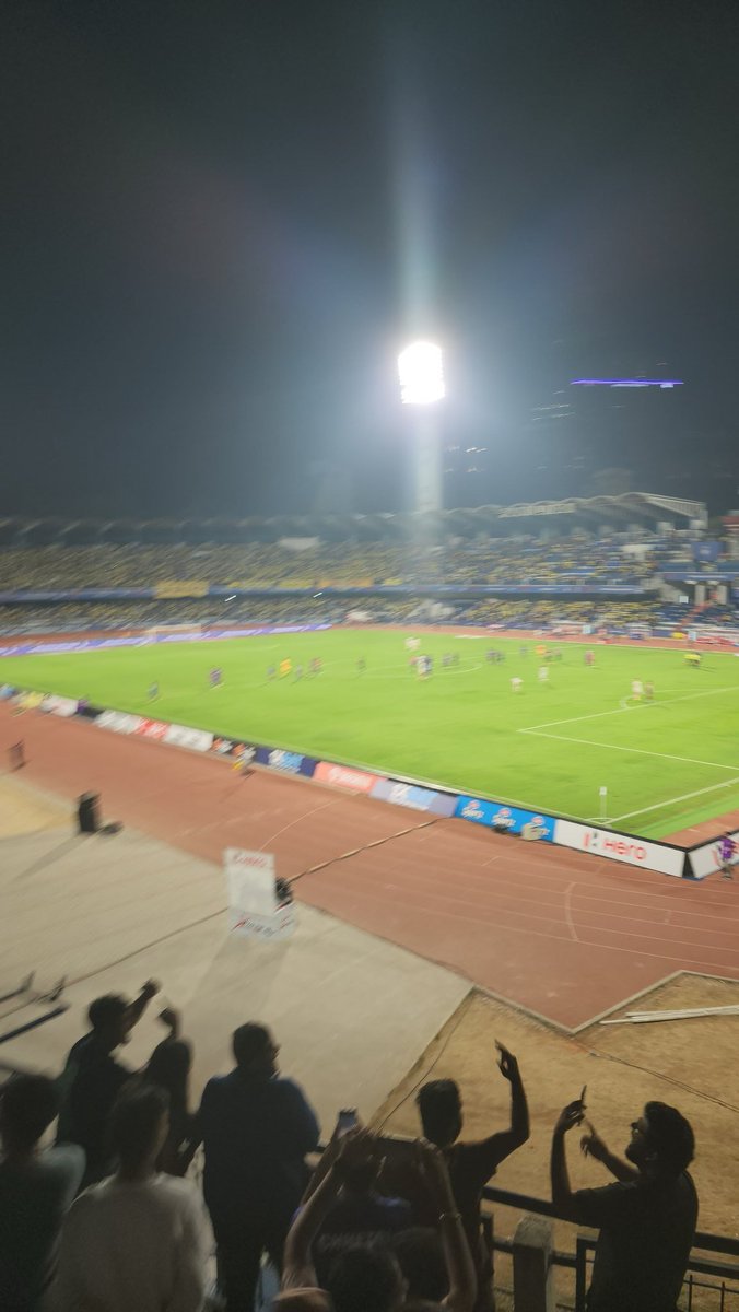 praveen101080's tweet photo. Amazing and electrifying feeling watching our BFC play Kerala Blasters today.Went with my family,though my wife n daughter not football fans thoroughly enjoyed the game. BFC winning the game was the icing on the cake. #BFCKBFC #ISL    #Westblockblue https://t.co/Uc0zvBZGs4