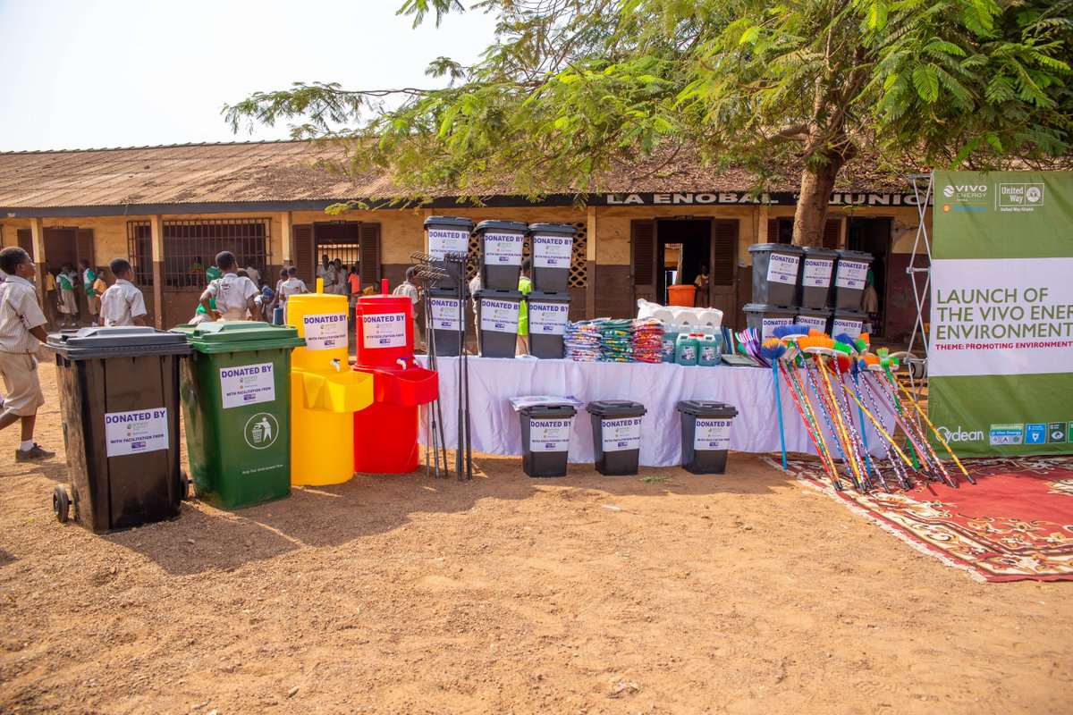 VivoEnergyGhana's tweet photo. The company also donated to the school, functional hand washing stations, equipment for proper #waste collection & disposal and tools to #recycle waste items from the #environment.
More schools to be rolled on.
This is the #VivoWay
#sdg4 #sdg6 #sdg13 #sdg15 #sdg17 https://t.co/iZ2xv6vASZ