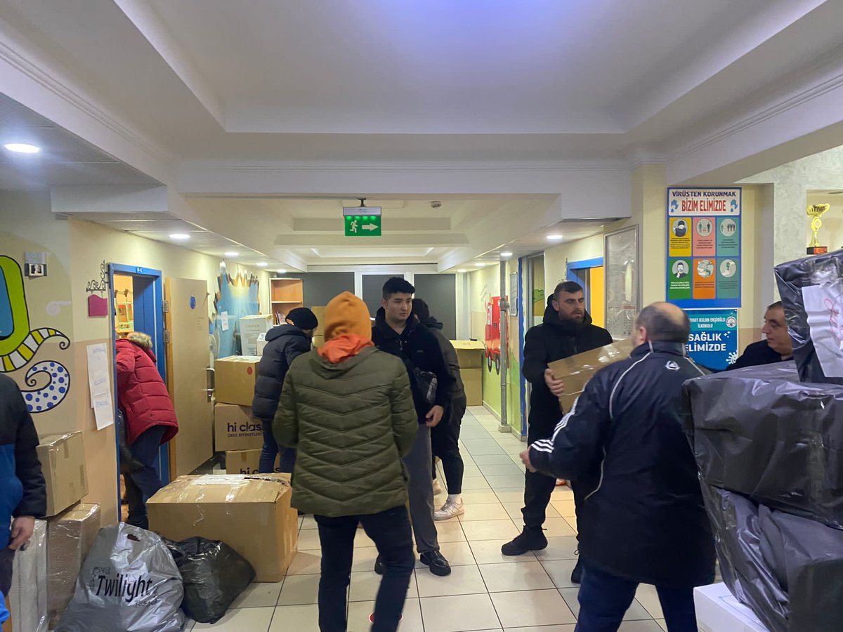 istanbulilmem's tweet photo. 🔺Bütün ilçelerimiz depremzedeler için seferber oldu. Maltepe ilçemiz topladıkları temel ihtiyaç malzemelerini deprem bölgesine gönderdi.

🇹🇷İstanbul, Türkiye için tek yürek!

@memleventyazici https://t.co/0kTsNs8ER7