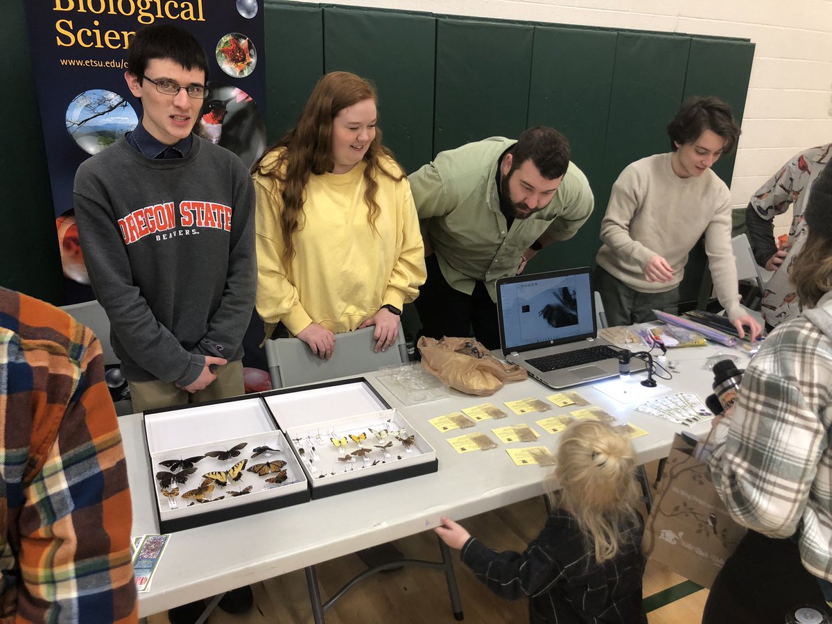 ArceoGomezG's tweet photo. We had a great day talking about #pollinator #diversity and their importance at the JC seed swap event! Big shoutout to all lab members and @etsu students that made this possible!! #pollination #outreach #community https://t.co/lbo9cQDwuE