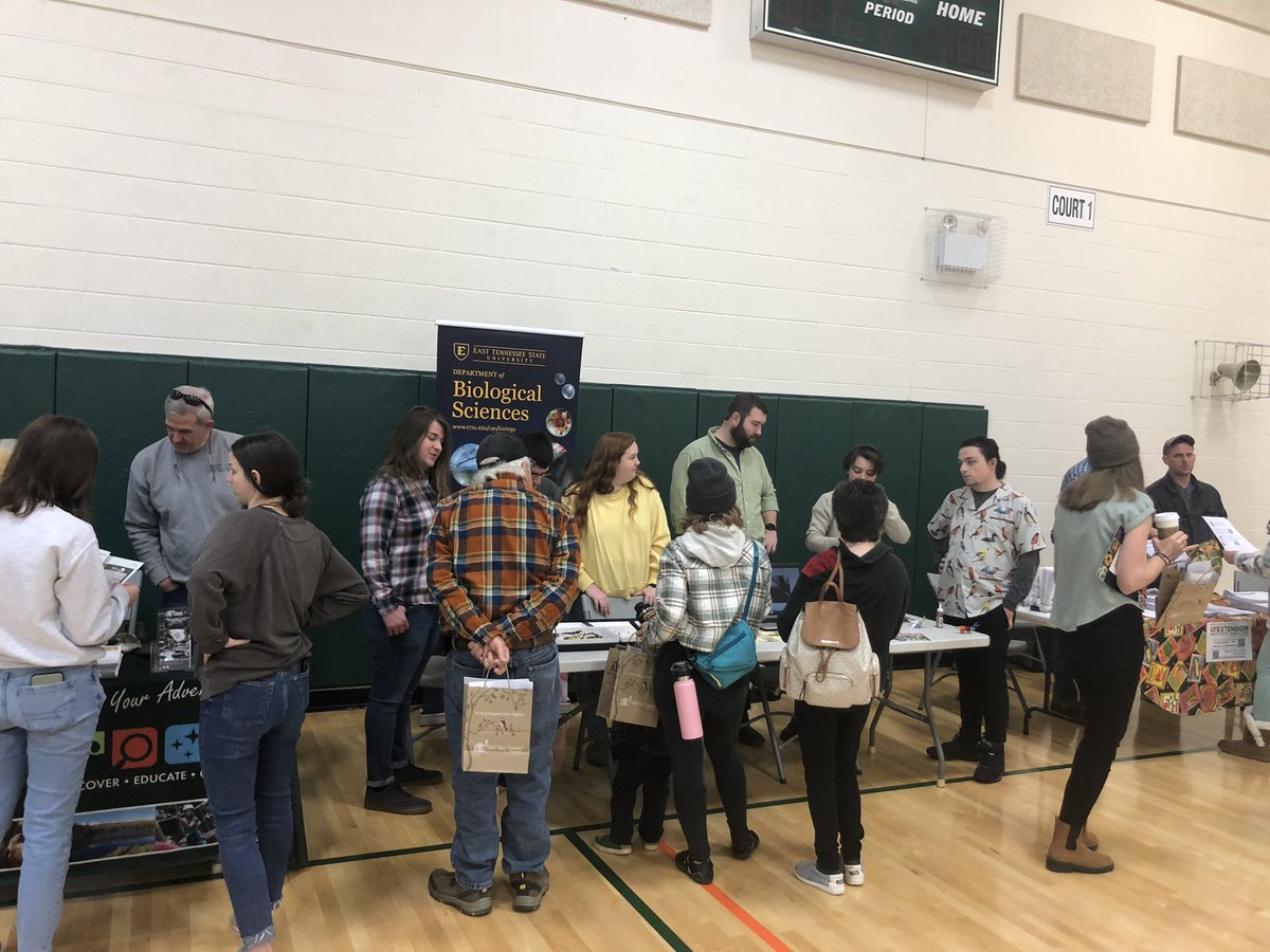 ArceoGomezG's tweet photo. We had a great day talking about #pollinator #diversity and their importance at the JC seed swap event! Big shoutout to all lab members and @etsu students that made this possible!! #pollination #outreach #community https://t.co/lbo9cQDwuE