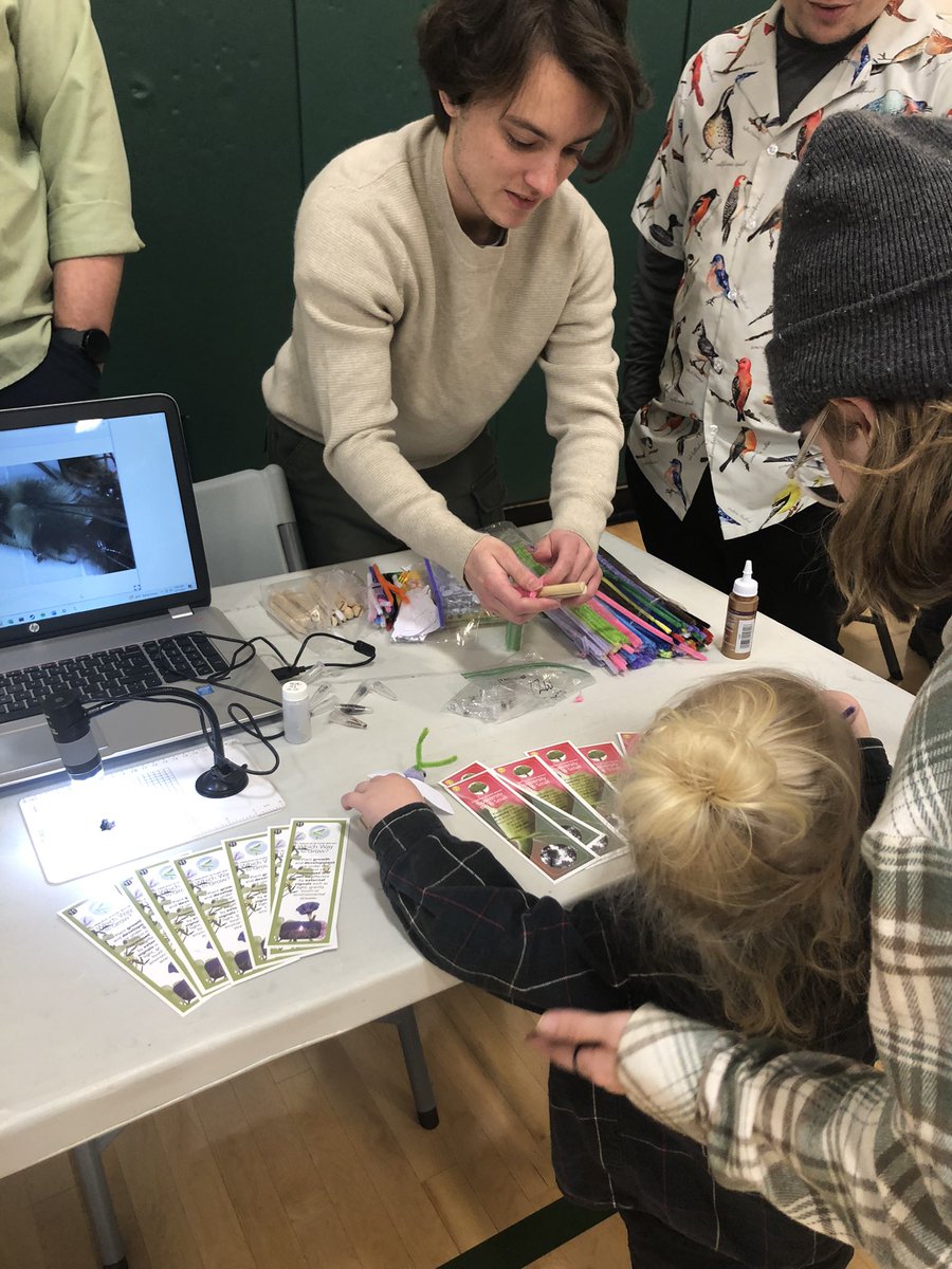 ArceoGomezG's tweet photo. We had a great day talking about #pollinator #diversity and their importance at the JC seed swap event! Big shoutout to all lab members and @etsu students that made this possible!! #pollination #outreach #community https://t.co/lbo9cQDwuE