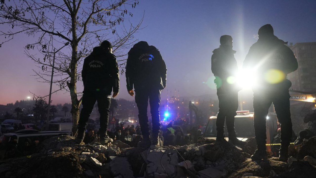 Bir ışık, bir umut

Türkiye Tek Yürek 🇹🇷