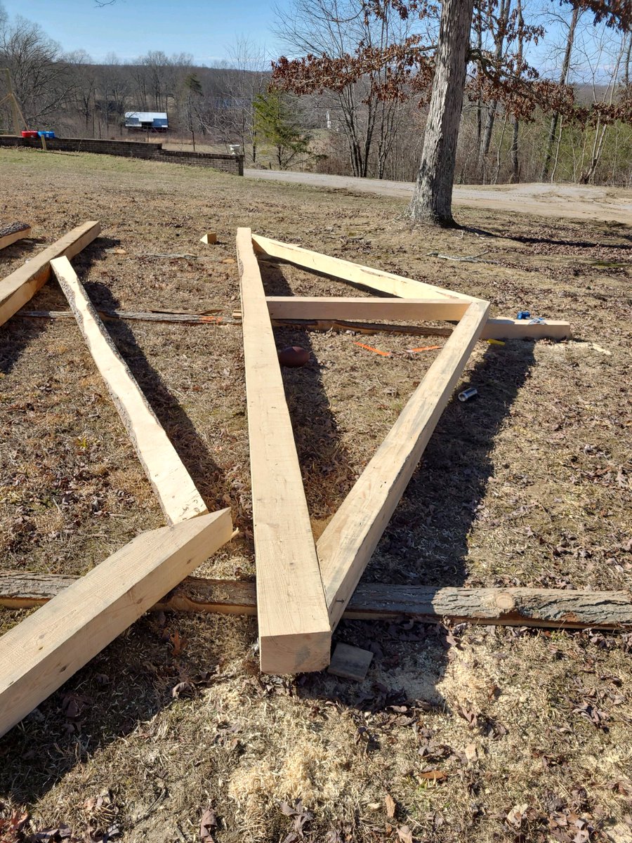 DavisFamilyFarm's tweet photo. Kingspost truss build. @DavisFamilyFarms build https://t.co/jISbjNLyF9