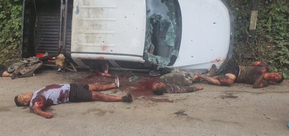 reb1995's tweet photo. #TerrorismoNuncaMasPeru  donde están todos los políticos que twittean todo el día sobre los muertos en las “protestas” como @pavese , van a condenar lo ocurrido en el VREM o cuando muere en policías no cuenta? https://t.co/BZBZCCXh1w
