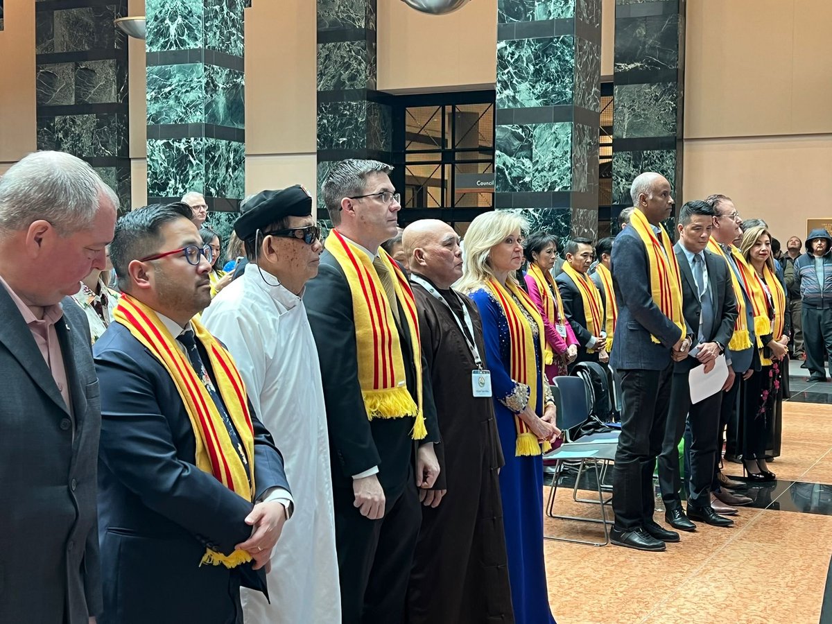 BonnieCrombie's tweet photo. Wonderful to join the Vietnamese community at City Hall today to celebrate Lunar New Year alongside @JoeHorneck, @AlvinTedjo and @BradWButt. #Mississauga is proud to be home to a large and vibrant Vietnamese community, who continue to find ways to give back to our City. https://t.co/ZzlNoWRmes