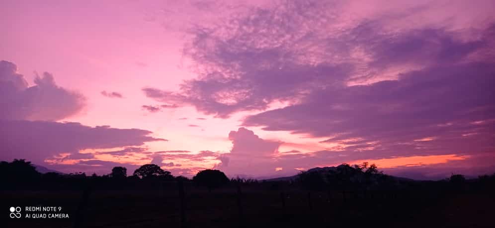 bedoya_keyla's tweet photo. Ayer ¡En un solo día dos colores dio el atardecer! https://t.co/CqjSo6l1wy
