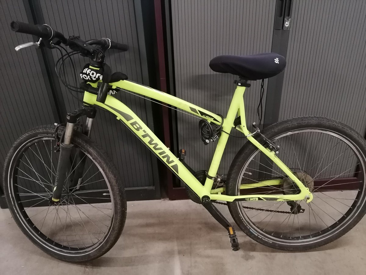 PolitieLeuven's tweet photo. Wij zijn op zoek naar de eigenaar van deze fiets. Ben jij of ken jij de eigenaar, stuur dan een e-mail naar pz.leuven.communicatie@police.belgium.eu https://t.co/FICM7zK9lW