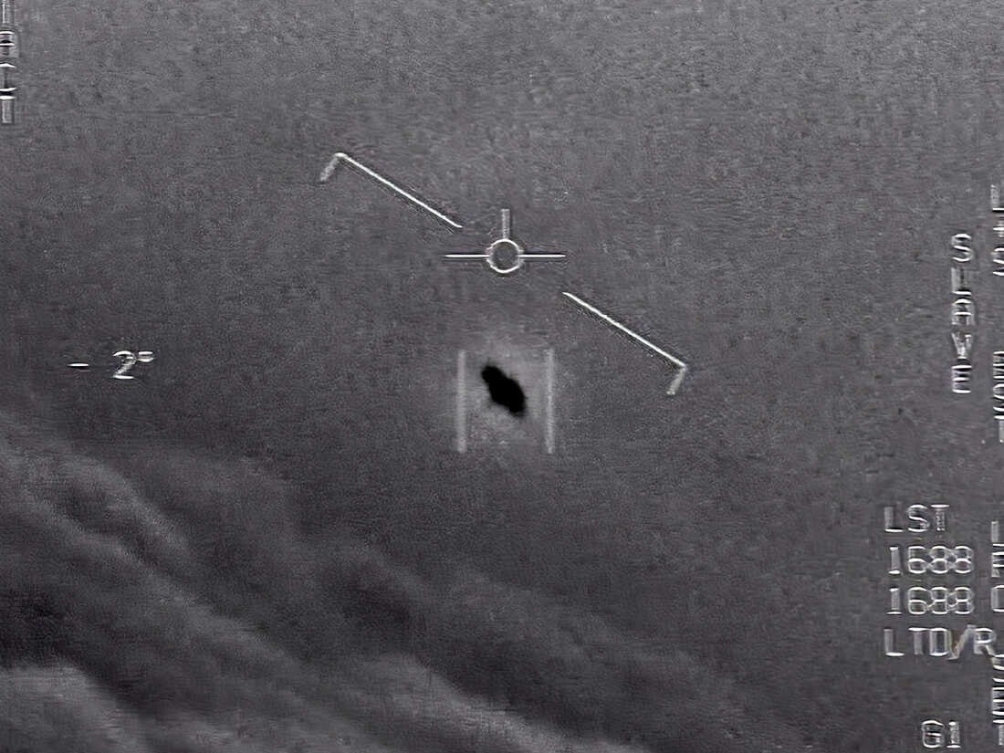 MeghUpdates's tweet photo. After shooting down #ChineseSpyBalloon , Now US F22 has shot down an unknown aircarf over Northern Alaska earlier today, was described as “Cylindrical and Silverish-Gray”. 

According to Defense Sources it also appeared to Floating and moving in an Abnormal Manner like an UFO https://t.co/sVLHzORZ4A
