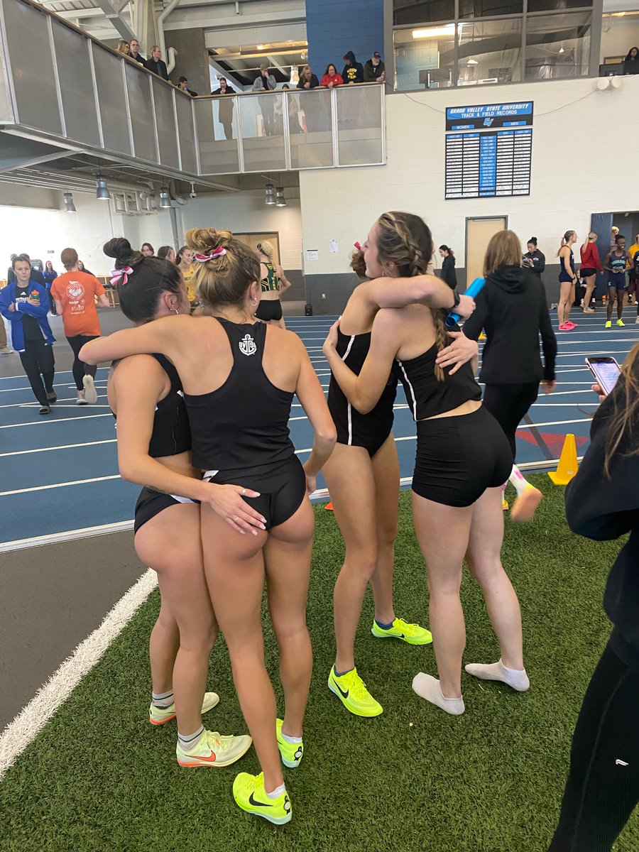GVSUXCTF's tweet photo. The women's DMR squad broke THREE records at the Big Meet today!

O'Malley, Chapko, Graber and Zang now hold the GVSU record, Kelly Family Sports Center record and the Big Meet record with a time of 11:18.68!! 

#AnchorUp https://t.co/da2Cijc3DA