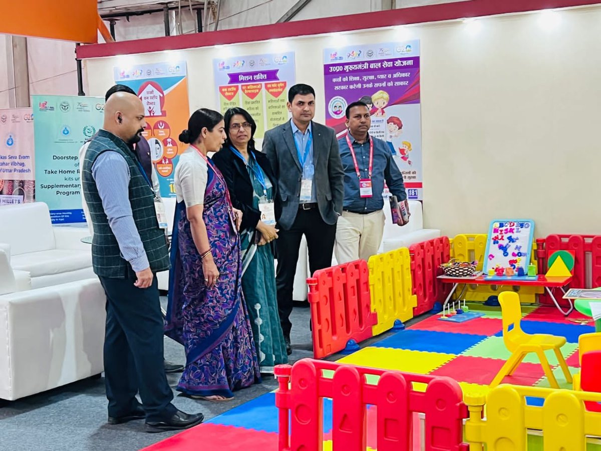 UPMahilaKalyan's tweet photo. Day 2: #GlobalInvestorsSummit
Member #UPSCPCR visited the @UPMahilaKalyan Lounge
@CMOfficeUP @UPGovt @babyranimaurya @pratibhashukla0 @ChiefSecyUP @MinistryWCD @NCPCR_ @NCWIndia @PMOIndia @ayog_u @InfoDeptUP @navneetsehgal3 @ShishirGoUP @74_alok @BrocaSarneet @Mishr26 https://t.co/EUZIh4teDQ