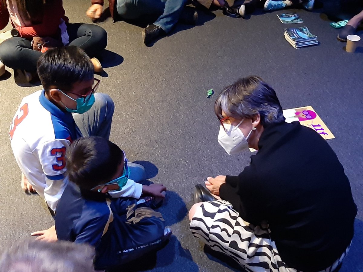ib_unam's tweet photo. La Dra. SusanaMagallón (@AngiosSusana), directora del IBUNAM,  en el evento "Pregúntale a una científica" en el Pabellón Nacional de la Biodiversidad del IBUNAM! #pabio #11F #ibiologia https://t.co/z7LUufhee0