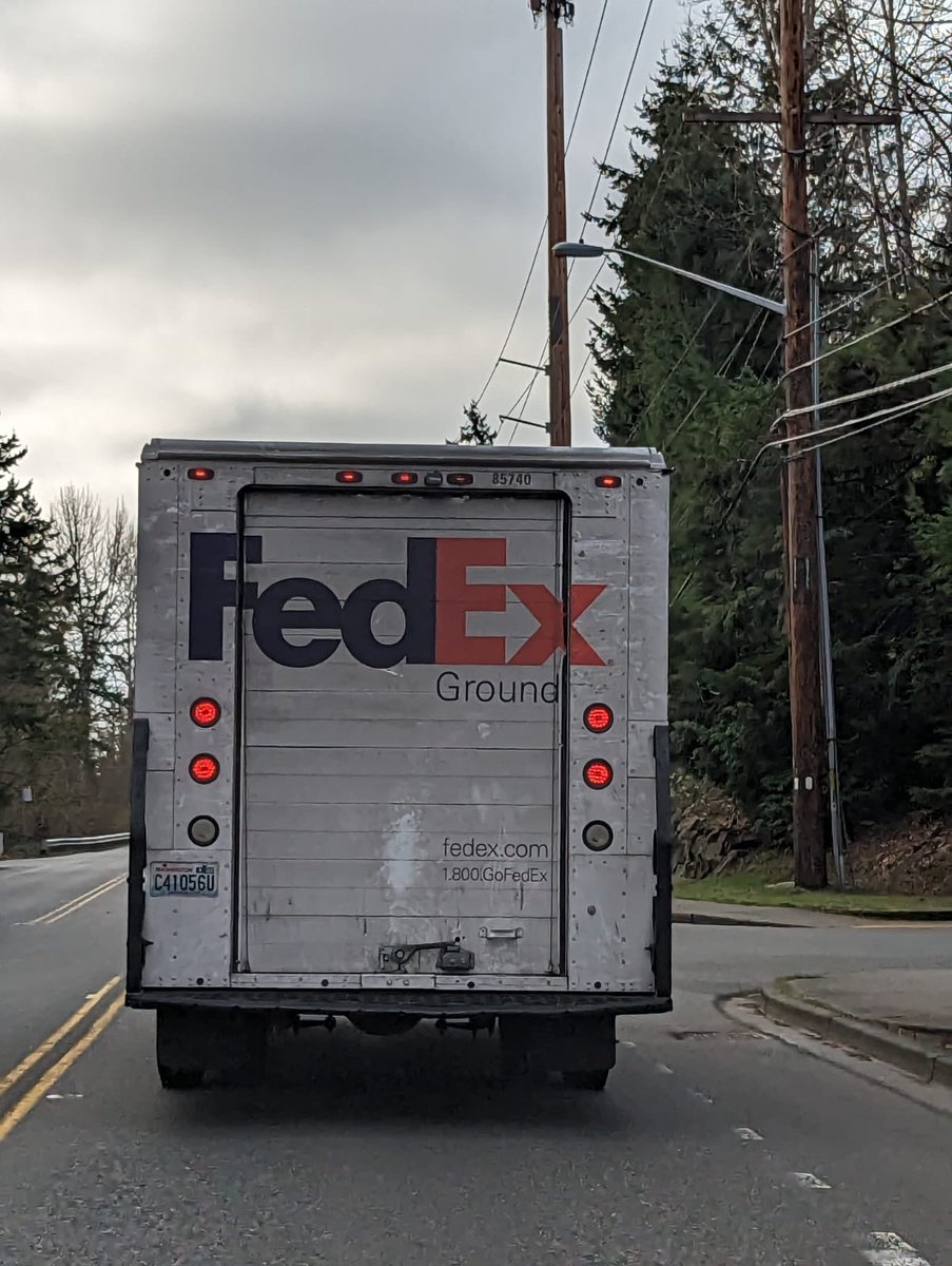 SunnyChatterjee's tweet photo. @FedEx do you perform emission check on your fleet? Please help keep vans like this off the road and save the planet and our lungs. https://t.co/7vvJKyiPrk