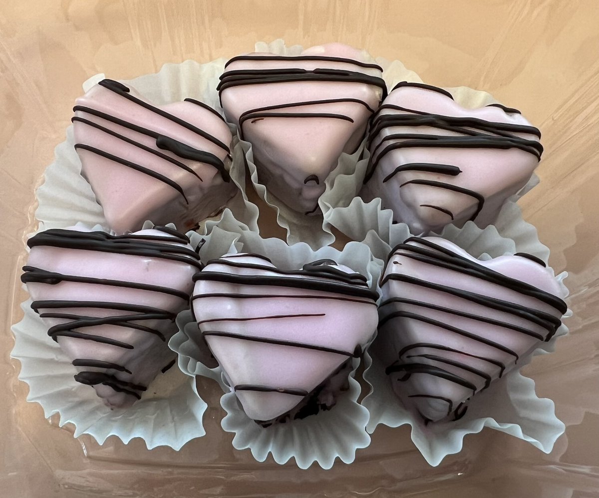 ZoyaBee's tweet photo. I’m set for Valentine’s Day after today’s visit to @HeidelBakery Thank you for the delicious sweets and the lovely customer service! https://t.co/WZDt6xZu4o