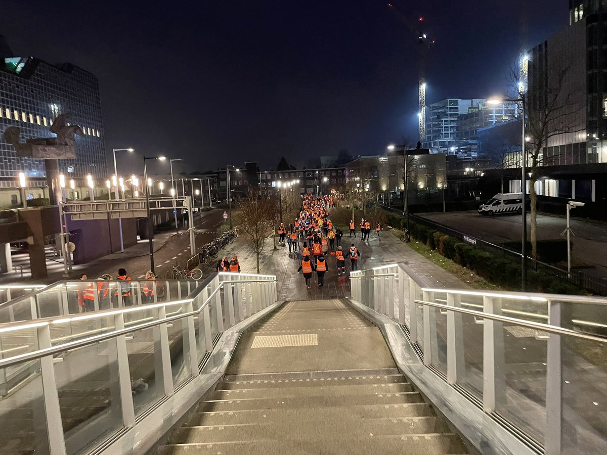 AlpeduEs's tweet photo. 5 km voor de Sunrise Walk voor ALS werden er uiteindelijk 13… Met mijn lieve moeder in mijn ❤️… De opbrengst was fantastisch, meer dan 700.000 euro. #ALS https://t.co/nuhjTGa7QE