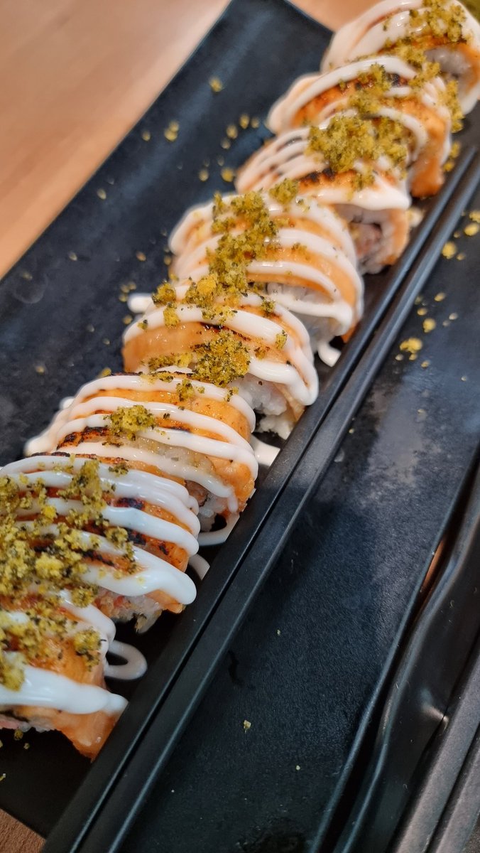 dianayu59's tweet photo. @FOODFESS2 Makan sushi 2jam soale sambil nonton netplik kita. Wkwkwk https://t.co/N8KaDYl3fZ