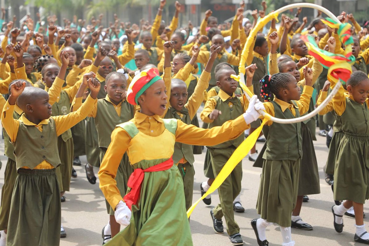 generationcm's tweet photo. Happy Youth Day to all young Cameroonians around the world! 

Spearhead of the nation; youth rhymes with audacity, vivacity, and opportunities. 🇨🇲 

#AssociationGeneration90
#GenerationCM https://t.co/9UOA7w5ygh