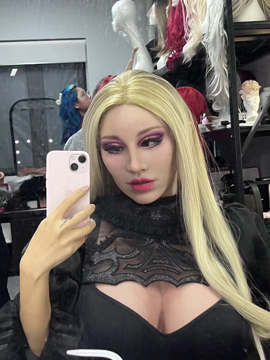 You want a piece of me boy?
Luxuria by SecondFace, MoliFX.
.
https://t.co/DfrOBn3g2w
#molis #inthemask #secondface #molifx #femalemask #siliconemask #thekim #luxuria #mtf #crossdress #dragqueen #bigboobsforlife https://t.co/0ohifHLy2y