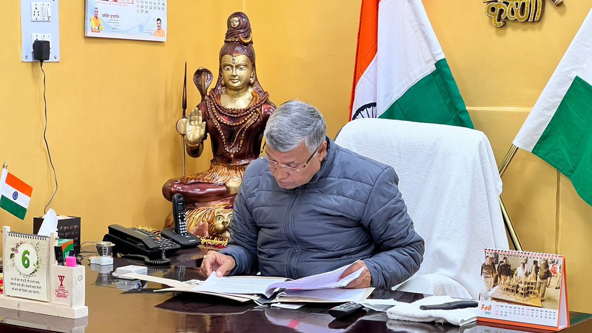 dharmindia51's tweet image. लखनऊ आवास पर ज़रूरी फाइलों का निस्तारण करते हुए।

#karagar 
#UPGovt
#homeguards