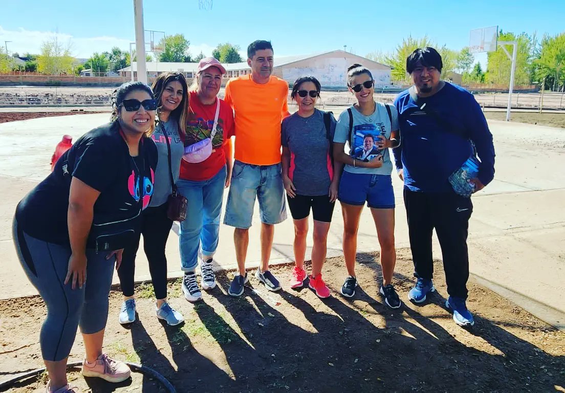 marialauracayun's tweet photo. Sábado de Militancia #PuertaAPuerta #circuto62A https://t.co/Gb64zu7tBw #AdriLopez   Camino al #16A hay equipo @MarcoZapata_nqn seguimos juntos y mas unidos que nunca Vamos MPN @marcoskoopm @MarianoGaidoOk @Geraneuquen  💙💙💙💪 https://t.co/UyY0QzmKJl