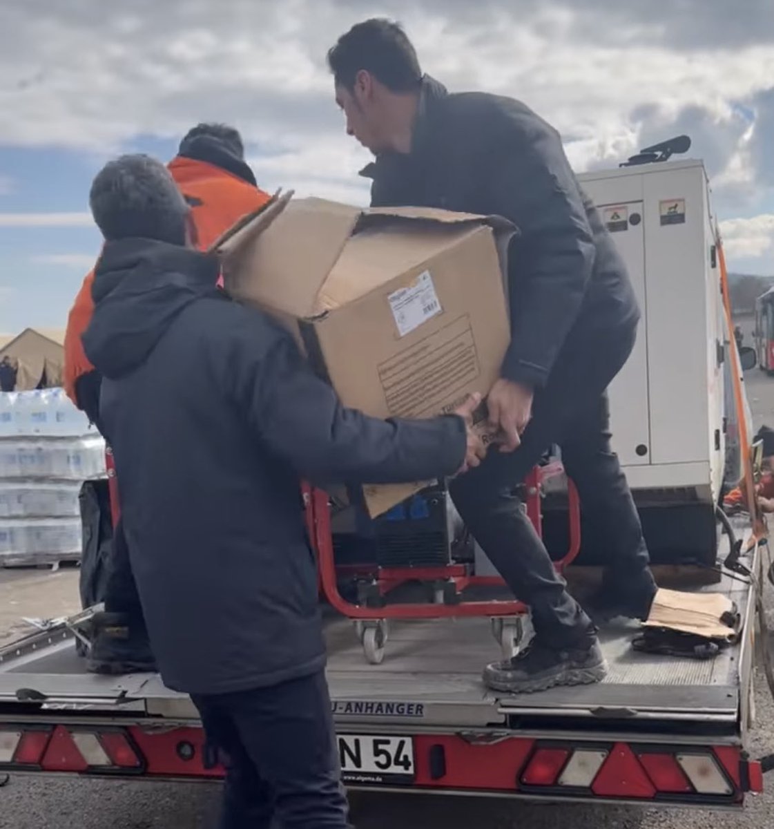 Thoughts are with all those affected by what’s happened in Turkey and Syria. This is a photo of <a href="/toprak_tr54/">Toprak Razgatlıoğlu</a> and Kenan Sofuoglu that Toprak posted on his Instagram account. Truly top class human beings 👏