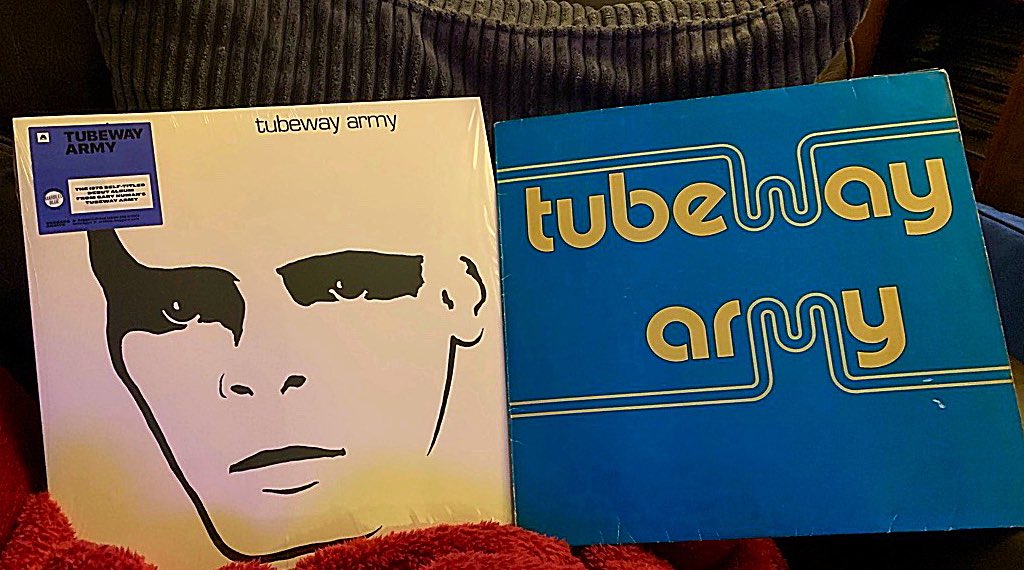andylancelot's tweet image. Oh ‘tis a thing of beauty 
#TubewayArmy
#BlueAlbum 
#GaryNuman

Sits nicely next to the one I got as a teenager…
@GNDiscography @numanofficial