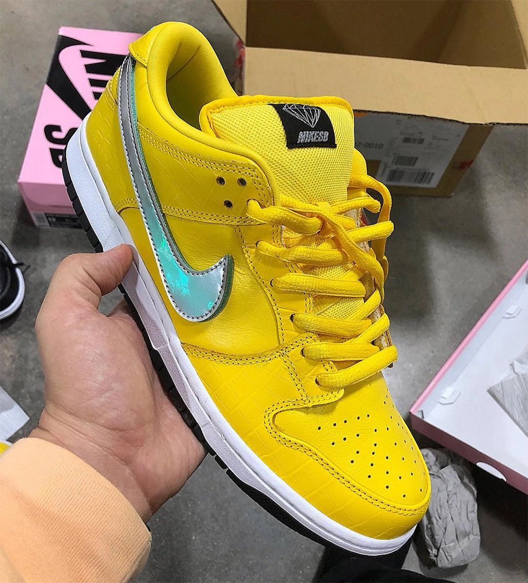 diamond nike sb yellow