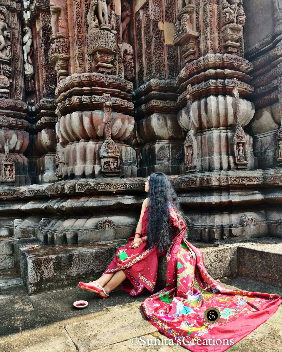 SPattachitra's tweet photo. Rajarani temple  #Bhubaneswar A temple of architectural marvel &amp; beauty.
#Shoot for #pattachitra #saree #Rajaranitemple #templesofodisha #designersaree #artwork #SareeTwitter  #handpaintedsaree  #Indian #painting #picoftheday #sareefashion #Fashion #sunitascreations 7008458388 https://t.co/ao5x8tgtnH