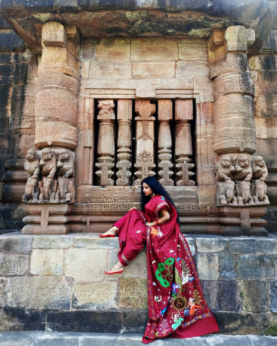 SPattachitra's tweet photo. Rajarani temple  #Bhubaneswar A temple of architectural marvel &amp; beauty.
#Shoot for #pattachitra #saree #Rajaranitemple #templesofodisha #designersaree #artwork #SareeTwitter  #handpaintedsaree  #Indian #painting #picoftheday #sareefashion #Fashion #sunitascreations 7008458388 https://t.co/ao5x8tgtnH