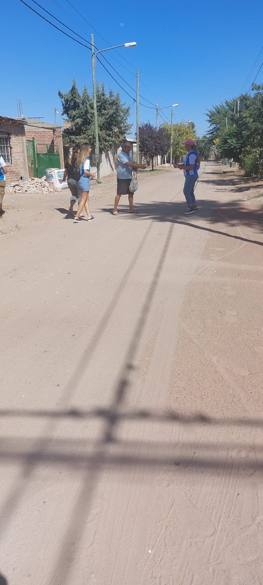 marialauracayun's tweet photo. Sábado de Militancia #PuertaAPuerta #circuto62A https://t.co/Gb64zu7tBw #AdriLopez   Camino al #16A hay equipo @MarcoZapata_nqn seguimos juntos y mas unidos que nunca Vamos MPN @marcoskoopm @MarianoGaidoOk @Geraneuquen  💙💙💙💪 https://t.co/IE5a4TFRnR
