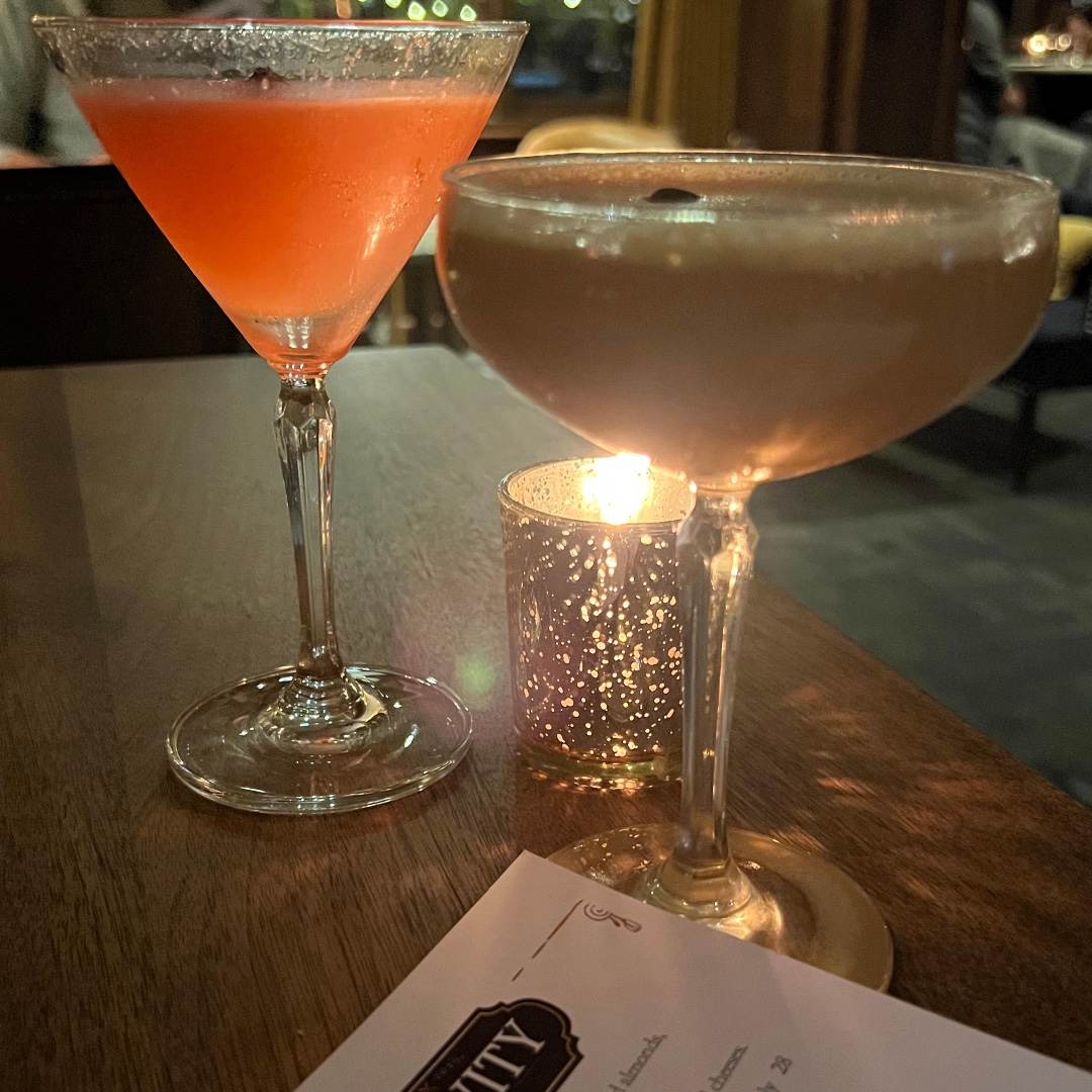 Cocktails and candlelight.🍸🕯️
Nightly at Gravity Tavern
Please view our website for menus, Happy Hour, Brunch and specials.

#bayareafoodies #bayareaeats #bayareabuzz #sfbayarea #sanfrancisco #sanfranciscoeats #sanfranciscofoodies #millvalleysoccerclub #millvalleysoccerclub