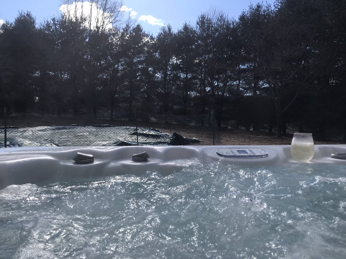 RobertBigman3's tweet photo. The future is looking amazing!! Cheers #ourMickeyPool 🥂❤️ https://t.co/ZxTNxSEzvO