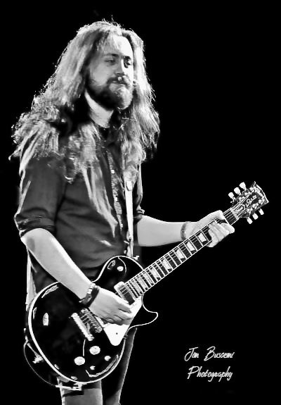 Jbusc33's tweet photo. #dylandesmit #guitar #greatmusic #concertphotography #blackandwhitephotography #throwbacktosummer @rocdomearena https://t.co/vrgDjPJ8Us