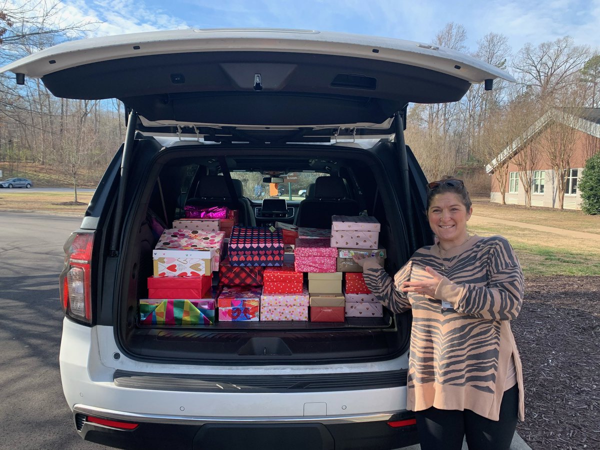 R. Riley (@robinarileyedu) on Twitter photo Thank you for the donations for Brett’s Boxes. It was agenerous response.
Shout out to K-kids for putting them together & to Ms. Sink, volunteer extraordinaire, for organizing our partnership with <a href="/grgonzalez_757/">Guillermo Gonzalez</a>
Together we Serve 💙 <a href="/DebbieWhaley18/">Debbie Whaley</a> <a href="/weRweaver/">Weaver Elementary</a> Thank you for the donations for Brett’s Boxes. It was agenerous response.
Shout out to K-kids for putting them together & to Ms. Sink, volunteer extraordinaire, for organizing our partnership with <a href="/grgonzalez_757/">Guillermo Gonzalez</a>
Together we Serve 💙 <a href="/DebbieWhaley18/">Debbie Whaley</a> <a href="/weRweaver/">Weaver Elementary</a>