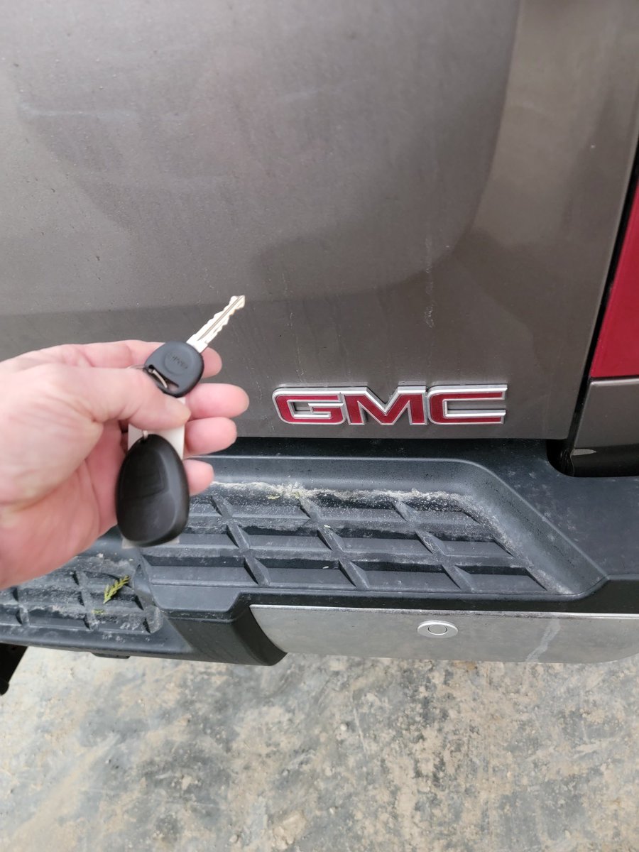 Shawridgefarm's tweet photo. Sometimes I do things just so I can make fun of my mideast buddy thatโs a key fob princess! #ihavethekey https://t.co/oFMqz9di3T