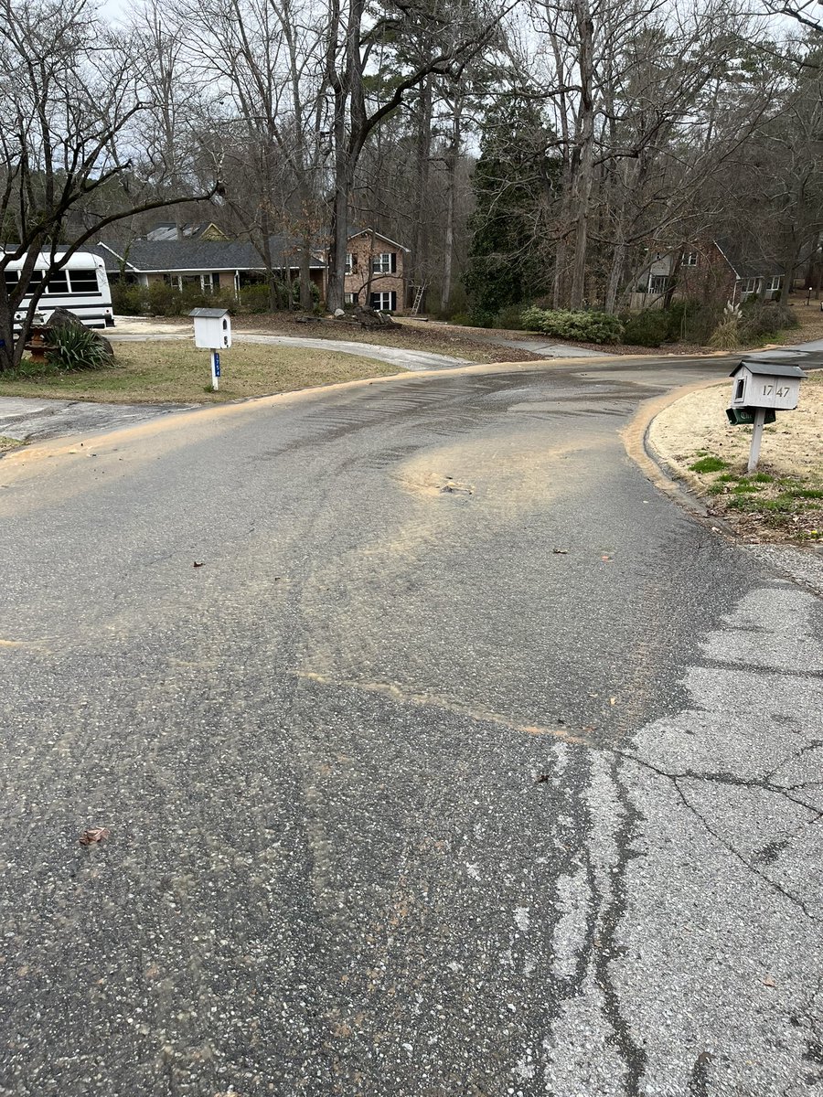 trippinonbricks's tweet photo. @DawndyWISTV @GregWISTV potential water main break in West Columbia. Time for a swim? https://t.co/ypN3Ipbe2r