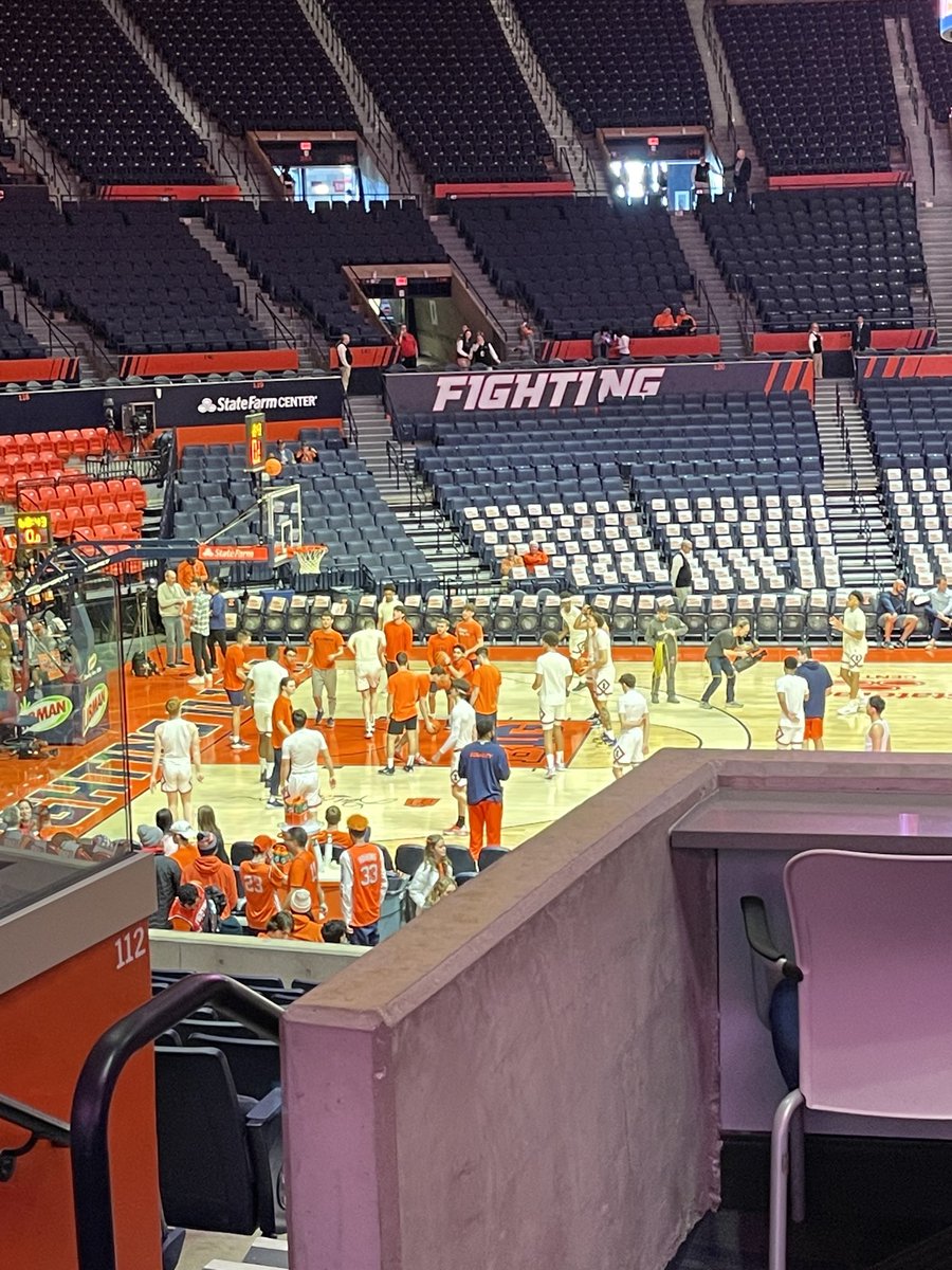Ron_Elo_Haase's tweet photo. #GoIllini beat #Rutgers #GoBrunoGo is fueling up and ready for a W https://t.co/eTXyOuZ7xx