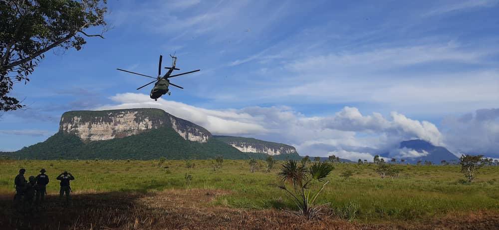 dhernandezlarez's tweet photo. La #FANB está organizada por el Estado para garantizar la independencia y soberanía de la Nación y asegurar la integridad del espacio geográfico, mediante la defensa militar. https://t.co/NUVCu7vvbq