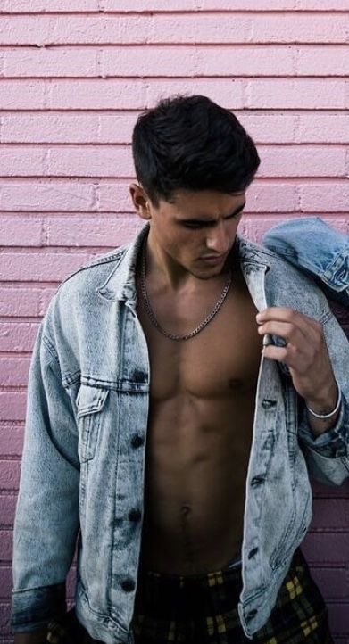Sw_kdng's tweet photo. I want to be your temptation
 #unholynight https://t.co/mGD4GAdscg