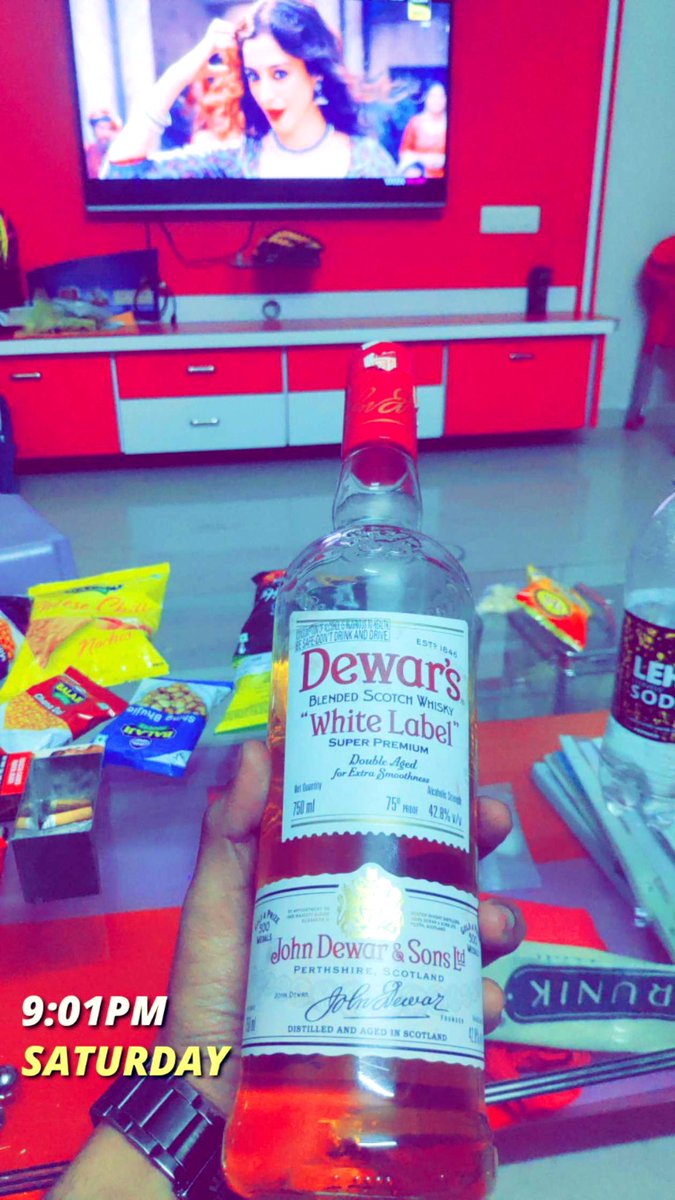 Home alone 😉🥂
#singleandreadytomingle 😌