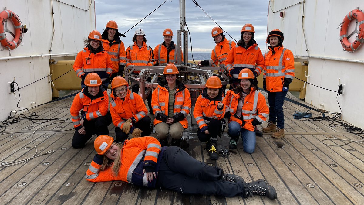 Happy International Day of Women and Girls in Science from the science team on the #RRSSirDavidAttenborough in Antarctica! The amazing @S_Ocean_sof & @KRHendry lead a team in which women are the majority.
#WomenInPolarScience
#WomenInScience #SDAScience