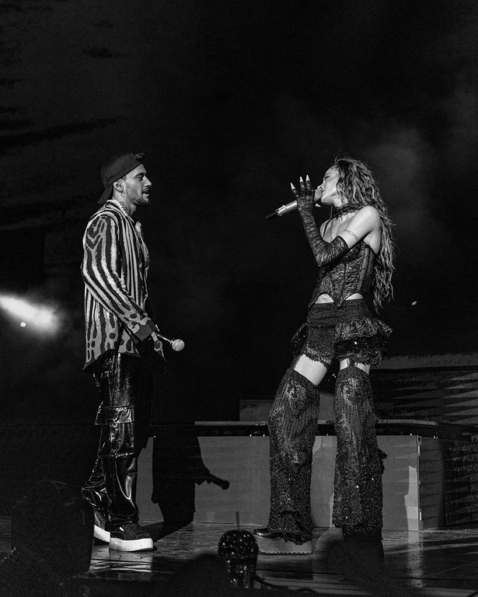 wavestinita's tweet photo. COMO LA ESTA MIRANDO 🥵🥵🥵 https://t.co/xTIXZWhoiR