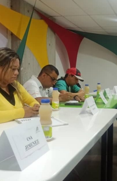 #11Feb En reunión del estado mayor Estadal recibiendo orientación por parte del Gobernador <a href="/AdolfoP_Oficial/">Adolfo Pereira Gobernador</a>, del presidente de lacteos los andes y el viceministro de alimentación Juan Briceño perteneciente al Estado Mayor Nacional. Líneas de trabajo para la protección del pueblo