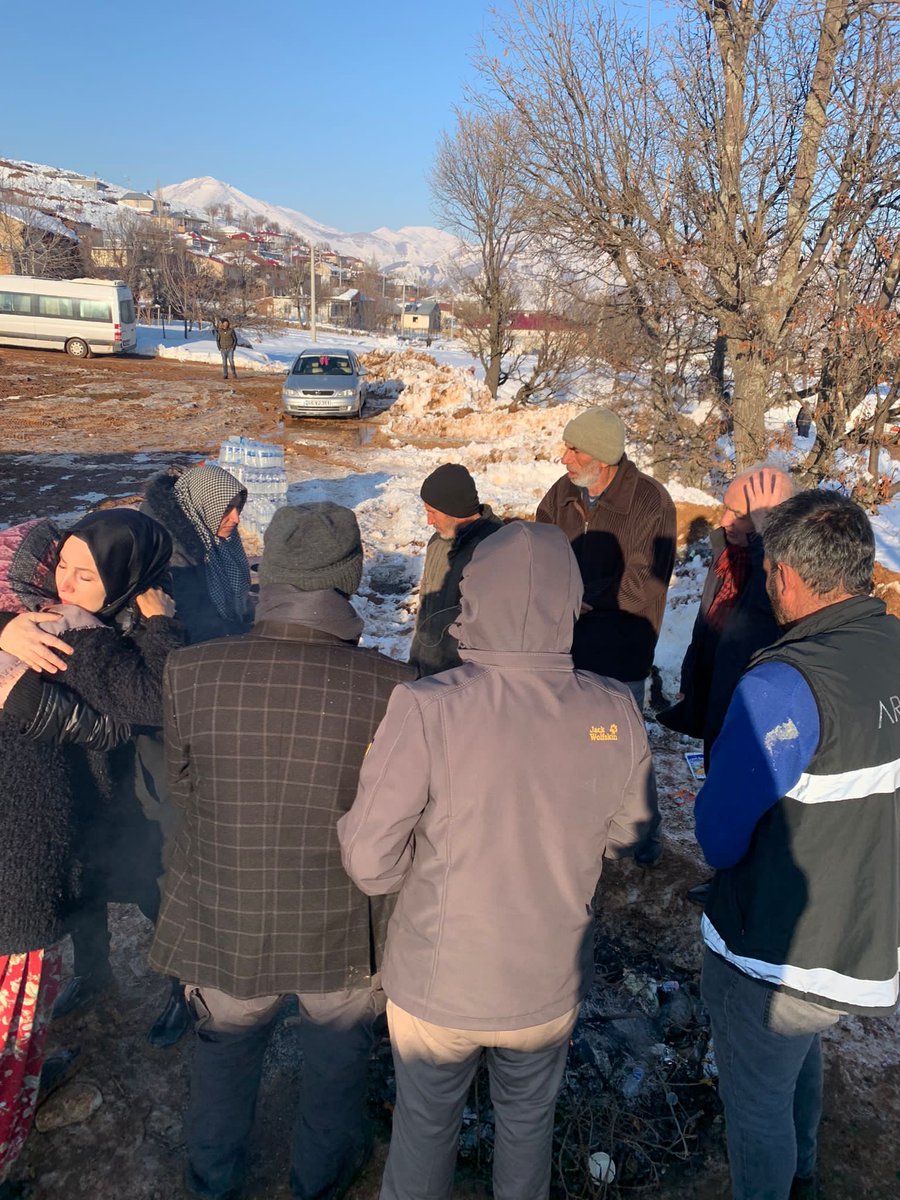 Her enkazın bir hikayesi var,
Her hikaye ağlatıyor

📍Nurhak ilçesi 
Kullar-Barış ve Değirmenkaya mahalleleri
📍Elbistan ilçesi 
Özcanlı mahallesi

#devletmilletininyanında