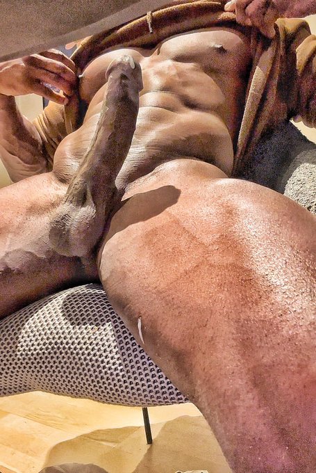 Daniel Shoneye - Here’s my 🍆 Show me yours… 👀 https://t.co/7g6zMsxDvF
