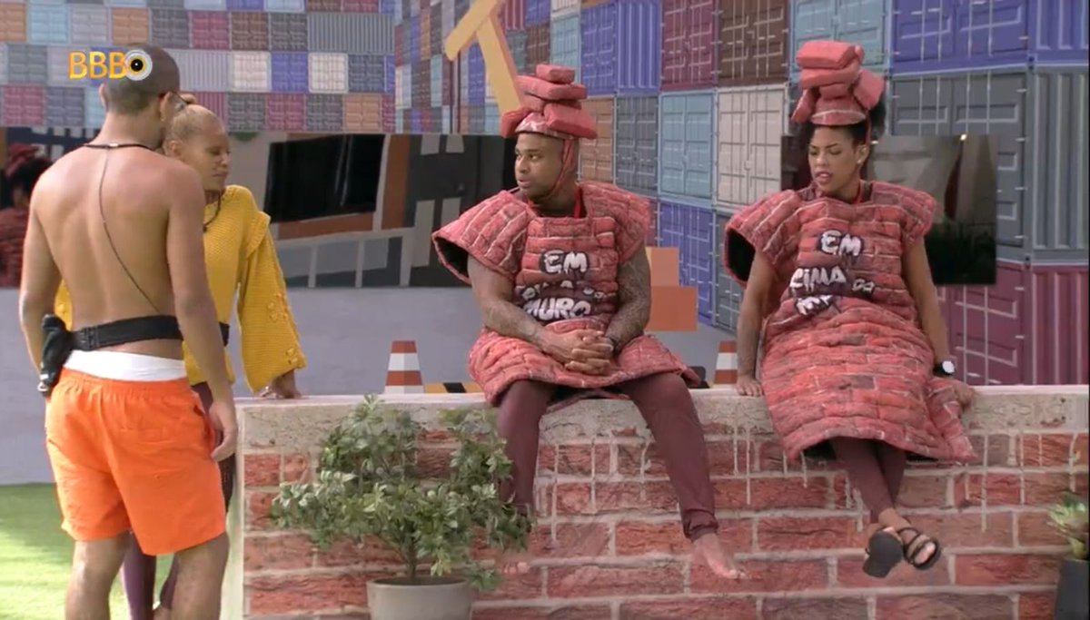 Marvvila e Cezar cumprindo o monstro. Eles precisam ficar 24h em cima do muro, mas os dois podem revezar, 🥁😬  #TeamMarvvila #BBB23
