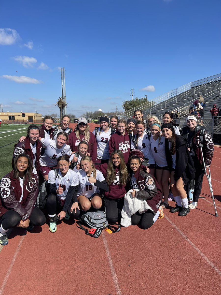 LadyNecks's tweet photo. On a windy morning, Varsity beat Brazosport 1-0! 
Hayley Broussard - ⚽️
Kenzie Whipple - 🅰️, Game MVP
Evie Jenkins - 🅰️
Lynzi Thompson - Clean sheet w/7 saves
#ONEMORE https://t.co/mEXAoxhwQG