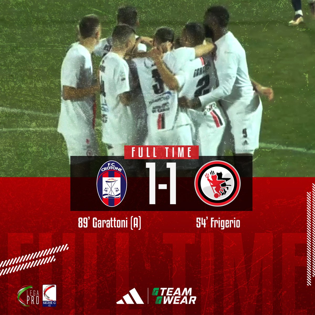 CalcioFoggiaoff's tweet photo. ๐ด ๐๐จ๐๐ ๐ง๐๐ ๐ โซ
Fischio finale allo #Scida
Finisce in paritร #Crotone 1๏ธโฃ #Foggia 1๏ธโฃ
Sfortunata deviazione di #Garattoni che permette ai padroni di casa di acciuffare il pari dopo il momentaneo vantaggio di #Frigerio
#ForzaFoggia #ForzaRagazzi
#StoConTe #CROFOG 1-1 https://t.co/ve1ho757Ku
