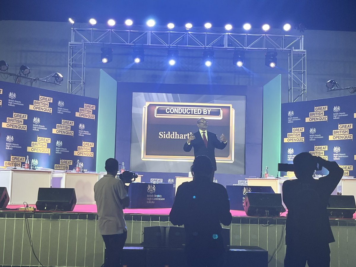 zubibhaskar's tweet photo. Wonderful evening of quizzing, fantastically mastered by @babubasu and organised by @UKinKolkata. What a pleasure to be here even though the questions are brutal! @CScottFCDO https://t.co/3GcuJHoOsS